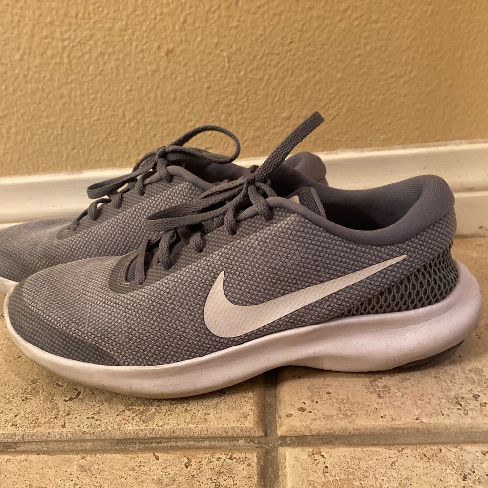 Women’s Nike shoes Flex Experience RN7